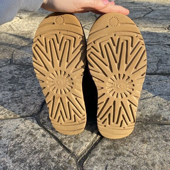 Womens UGG Classic Short Uggs in Purple Plum Size 5 - Picture 10 of 13